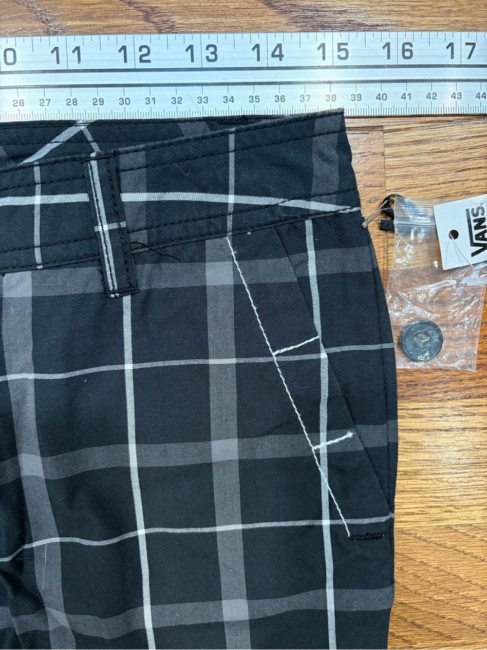 NWT Vans Plaid Shorties sz 5 - Picture 4 of 10